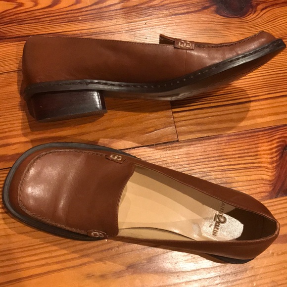 Anne Klein 2 Caramel/ Tan Leather Signature Loafer - Picture 3 of 5